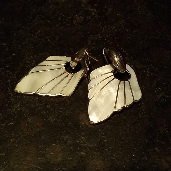 Shell Earrings - Picture 3 of 4